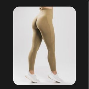 Alphalete Amplify Legging - Not Gold - S